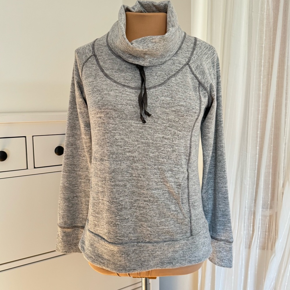 Kuhl Gray Cowl Neck pullover sweater/sweatshirt w pockets and thumb slots size M